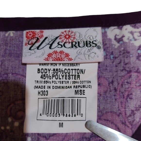 UA Abstract Whimsical V Neck Scrub Top Purple Multi Color Size Medium - Picture 5 of 11